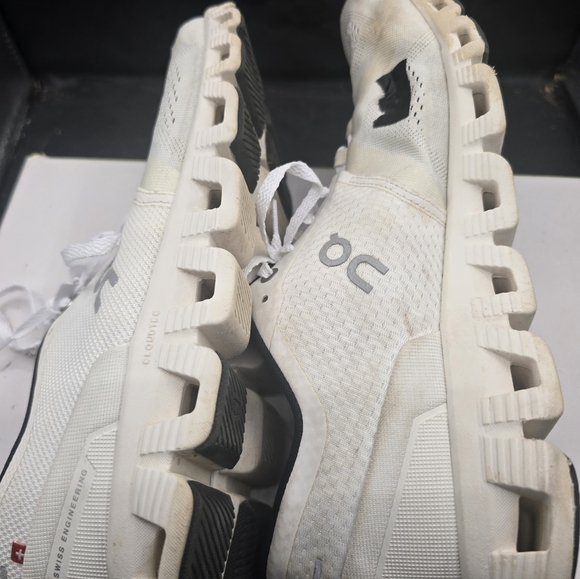 On Running Men's White Athletic Shoes - Picture 7 of 9